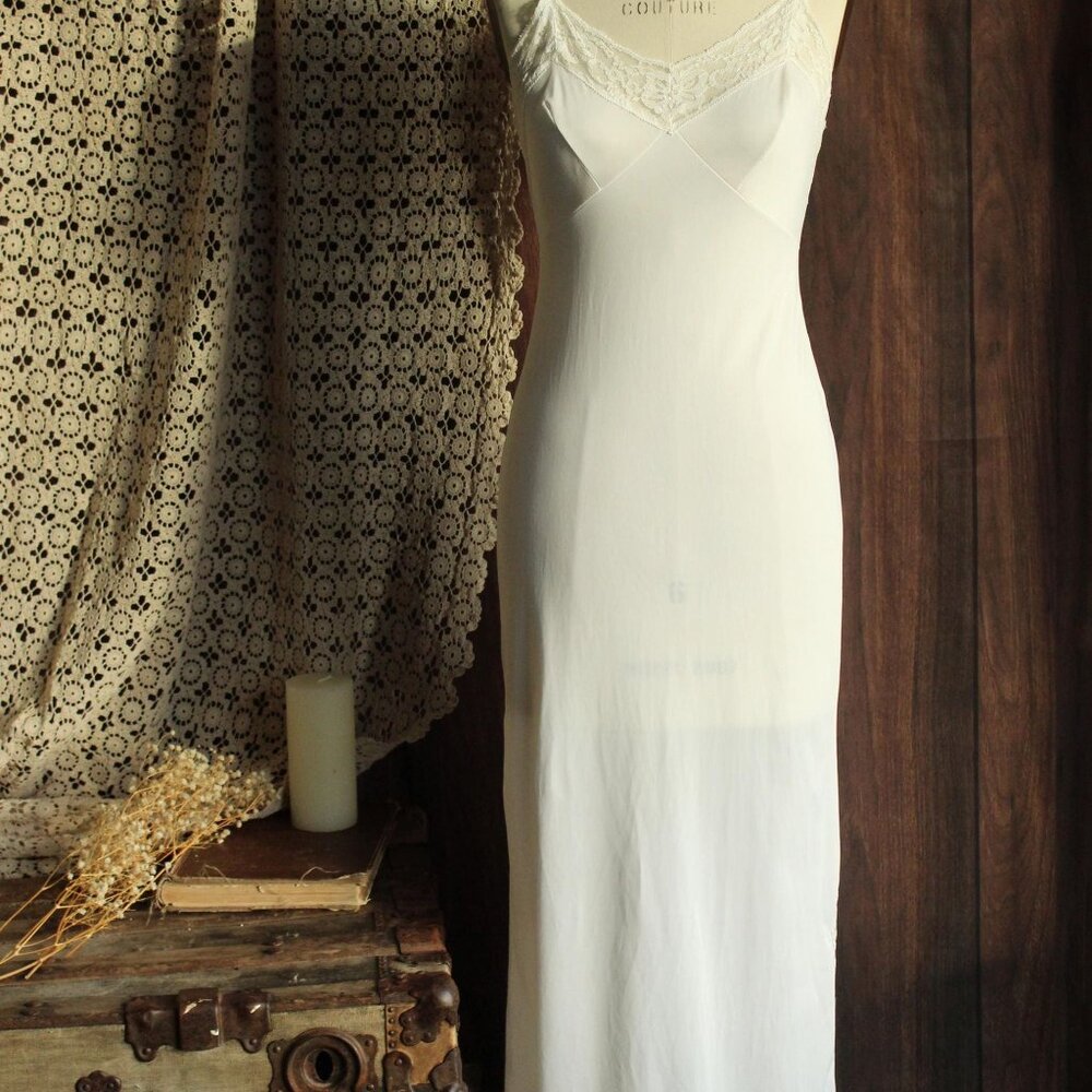 Vintage 1970s Slip, Montgomery Ward Ankle Length White Nightgown, Size 10/32 - Picture 2 of 11